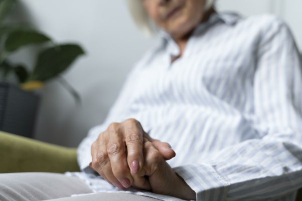 Alzheimer equivale a alienação mental e garante isenção de Imposto de Renda