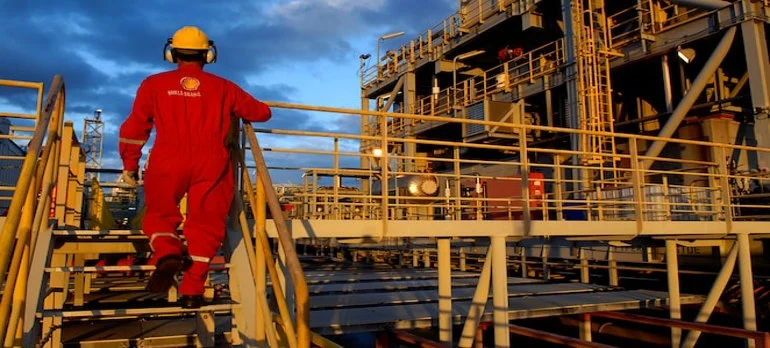 Lucro ajustado da Shell recua 28% em 2025