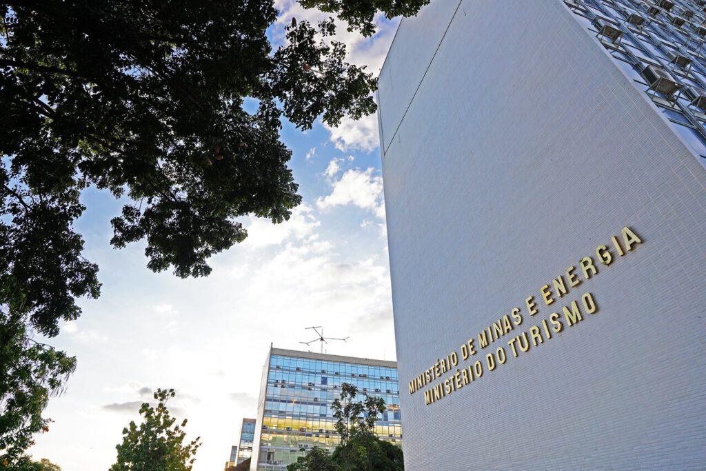 MME: Regra de transição para ressarcimento de curtailment está em estudo