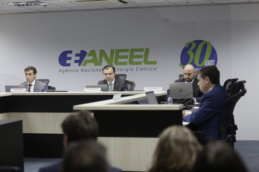 ANEEL adia análise sobre proposta que prevê redução de custos das baterias