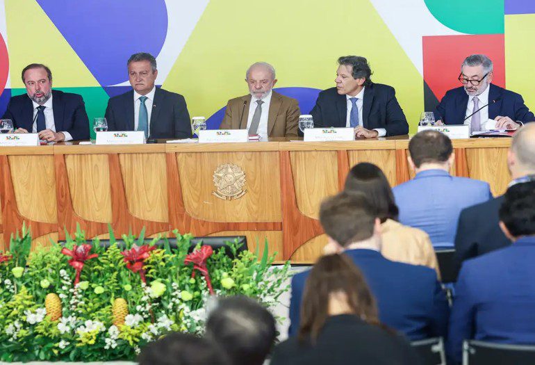 Governo adota medidas para evitar alta do preço do diesel