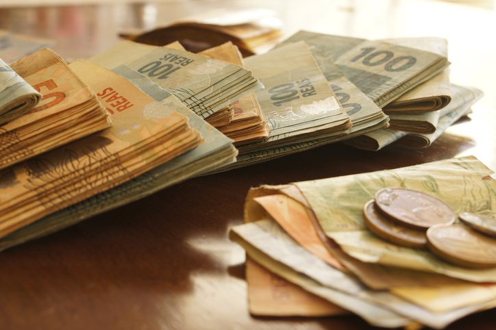 Valor pago por fora como previdência privada é integrado a salário de alto executivo de banco 