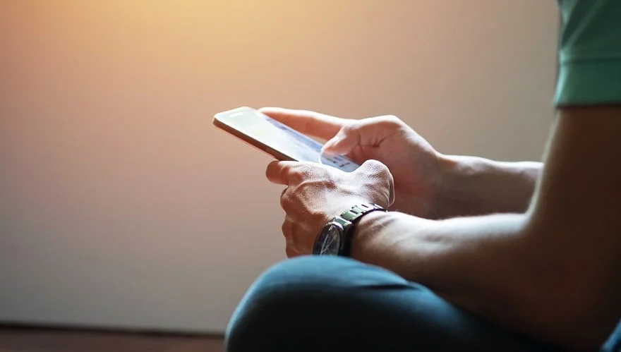 TRT-4 nega sobreaviso a empregado que usava celular fora do expediente