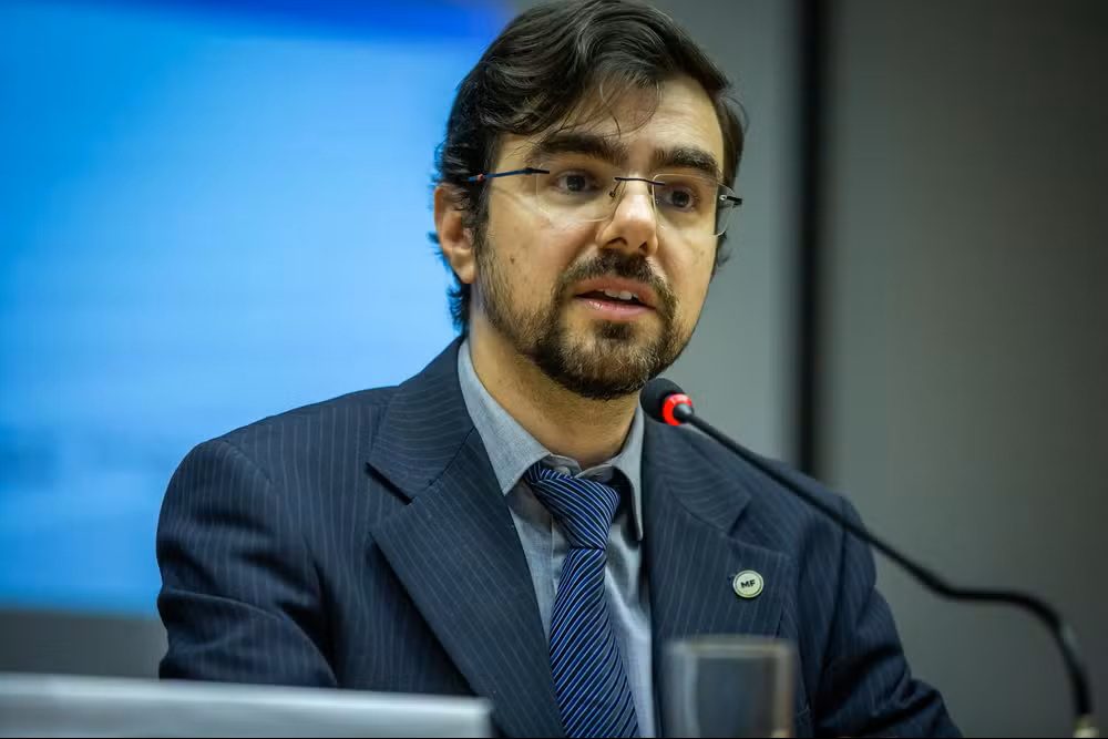 Petrobras decide vacância na presidência do conselho na segunda-feira; Guilherme Mello deve assumir