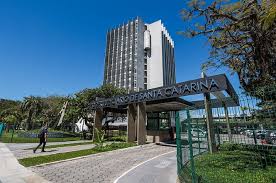 TJSC afasta exigência formal de concessão e garante benefício fiscal de ICMS a empresa de transporte com base em acordo judicial