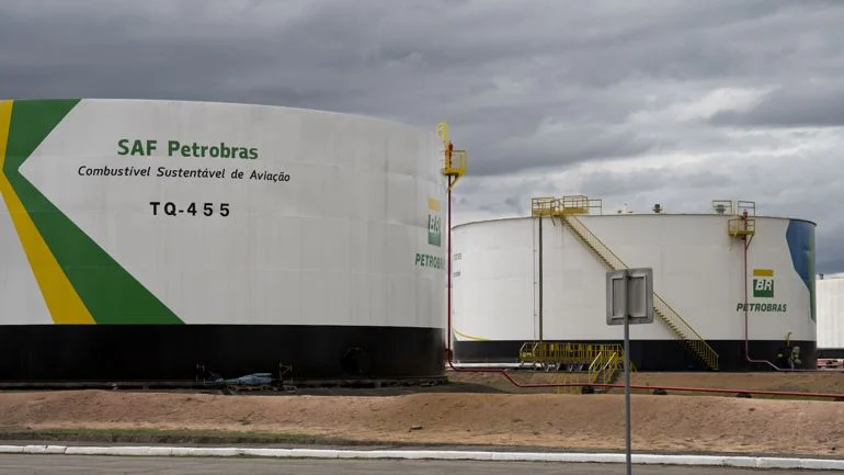 Petrobras comercializa SAF produzido a partir de óleo de soja