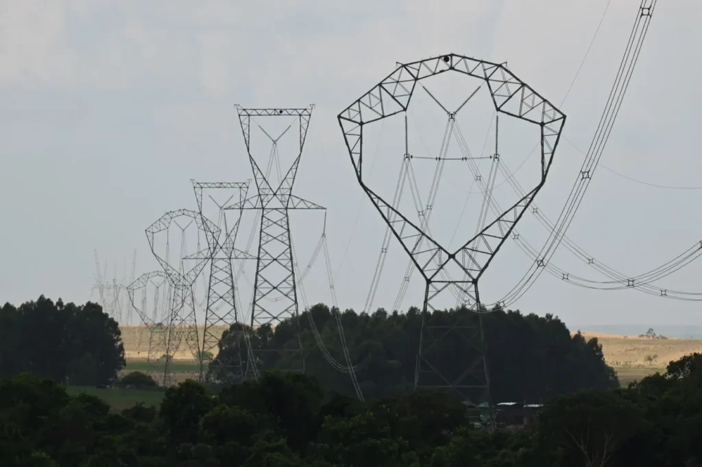 Receita de transmissão cresce 9,4%, mas impacto na conta de luz é de 1,1%, diz Aneel