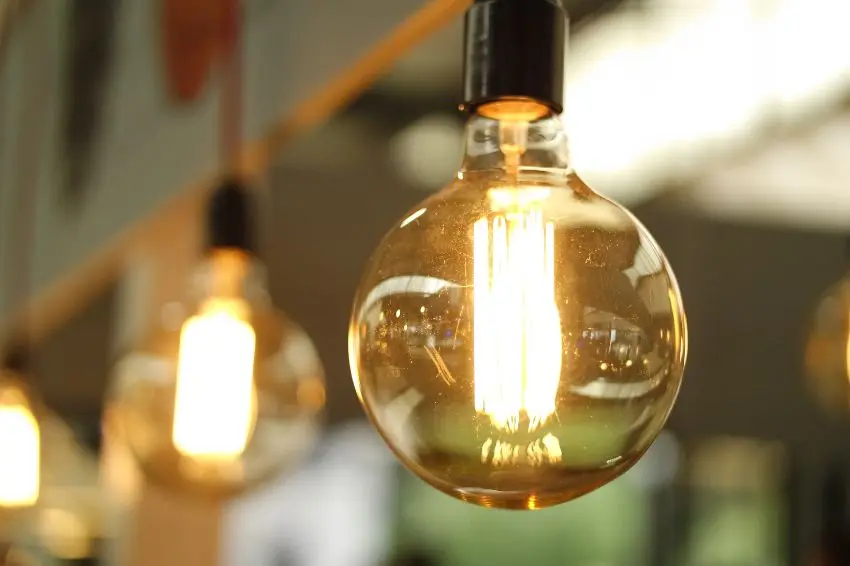 Conta de luz continuará mais cara com bandeira amarela em junho