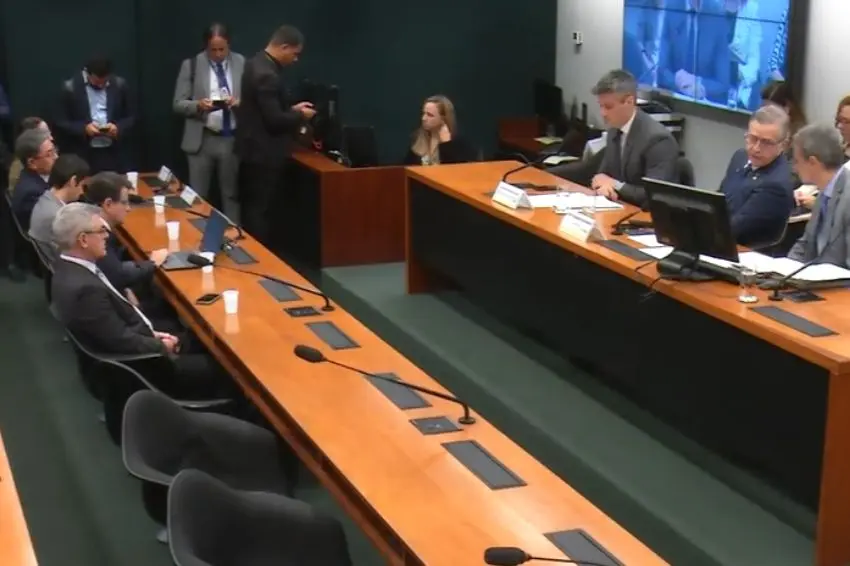 MME defende LRCAP e diz que térmicas contratadas só serão acionadas se faltar energia renovável