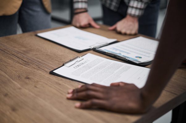Demissão por justa causa durante ação de rescisão indireta configura fato novo