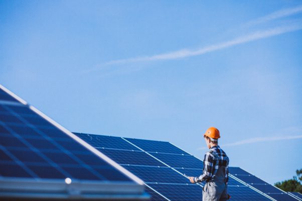 Contato habitual com rede energizada gera adicional de periculosidade