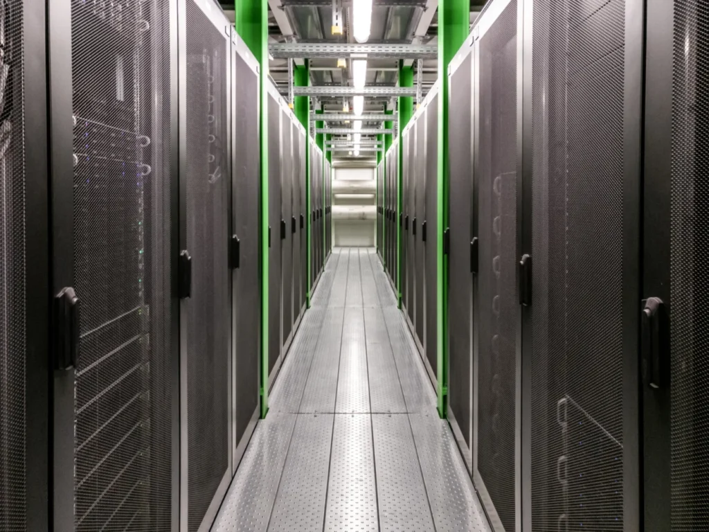 Brasil lidera mercado de data centers, mas pressão no sistema elétrico ameaça expansão